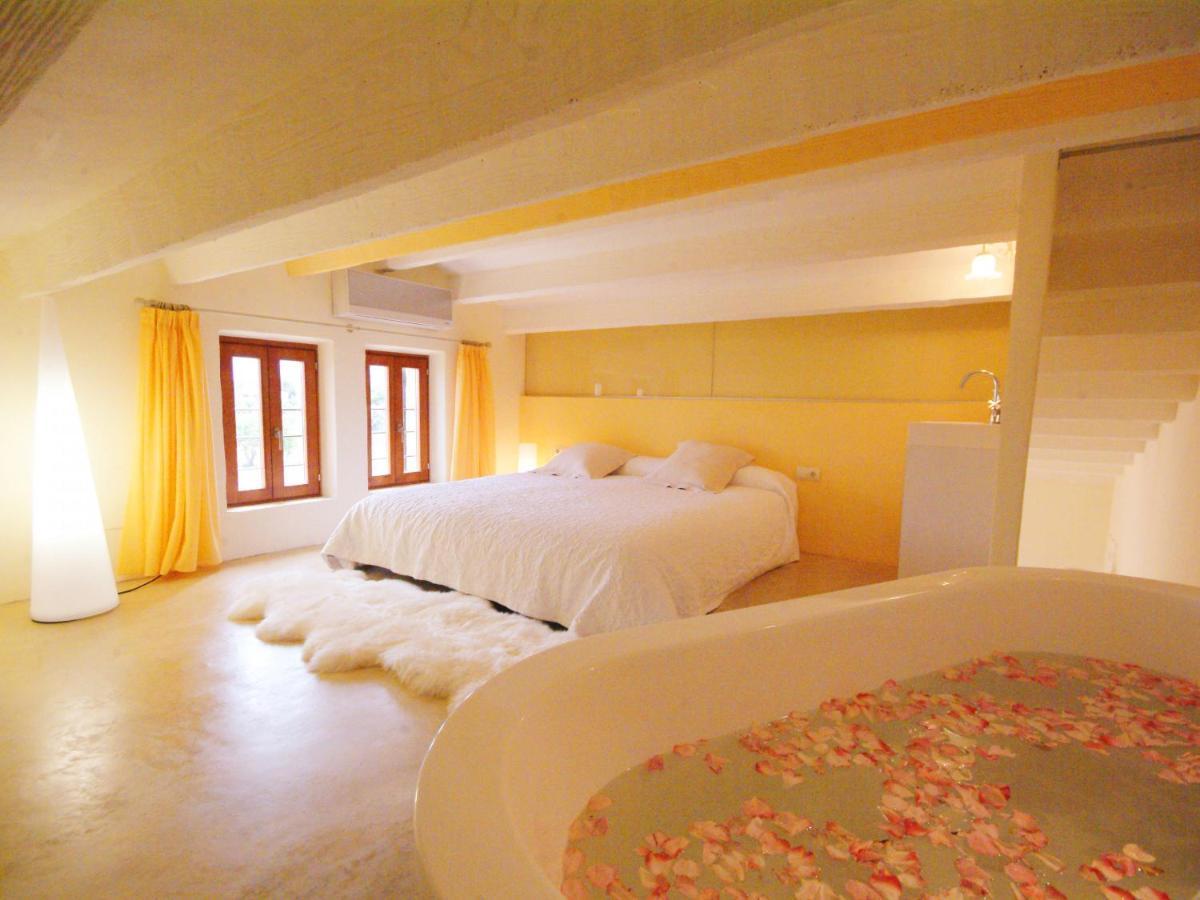 Villa Barcares Petit, Piscina, Jardines Junto A Playa En Alcudia Exterior photo